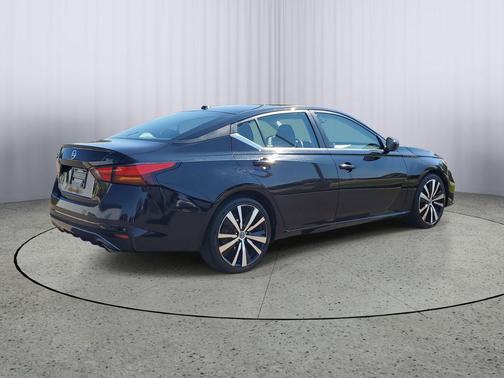 2022 Nissan Altima SR FWD