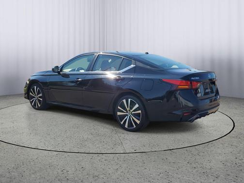 2022 Nissan Altima SR FWD