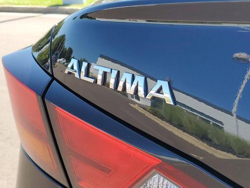 2022 Nissan Altima SR FWD
