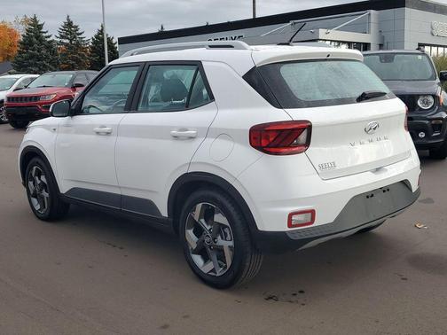 2023 Hyundai VENUE SEL