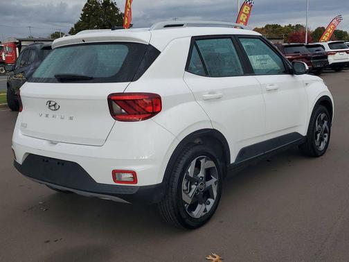 2023 Hyundai VENUE SEL