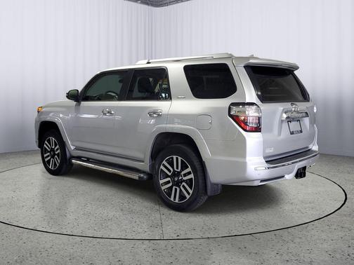 Classic Silver Metallic 2018 Toyota 4Runner Limited