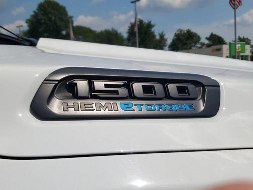 Bright White Clearcoat 2021 RAM 1500 Big Horn/Lone Star