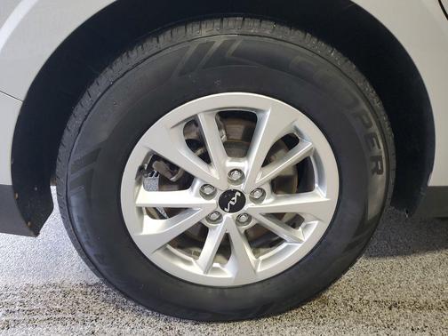 2023 Kia Carnival LX