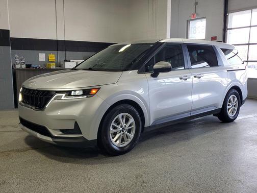 2023 Kia Carnival LX