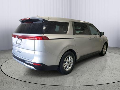 2023 Kia Carnival LX