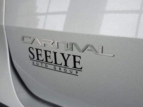 2023 Kia Carnival LX