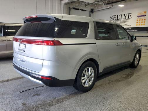 2023 Kia Carnival LX