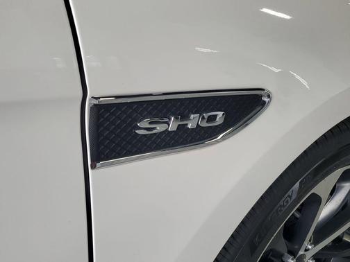 2016 Ford Taurus SHO