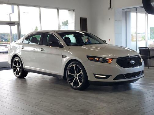 2016 Ford Taurus SHO