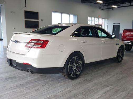 2016 Ford Taurus SHO