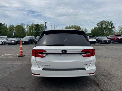 White 2024 Honda Odyssey Touring