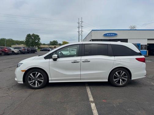 White 2024 Honda Odyssey Touring