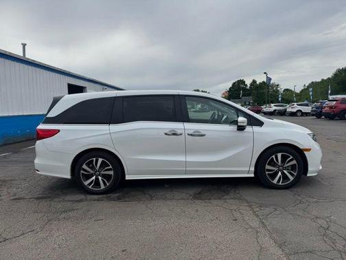 White 2024 Honda Odyssey Touring