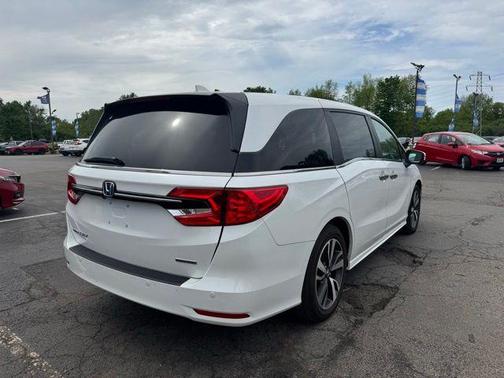 White 2024 Honda Odyssey Touring