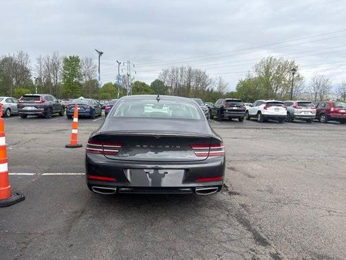 Makalu Gray 2023 Genesis G80 2.5T