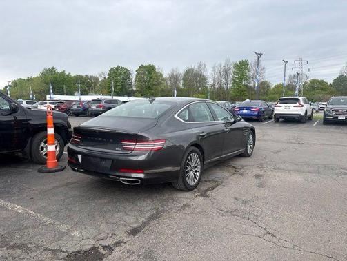 Makalu Gray 2023 Genesis G80 2.5T
