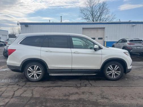 2017 Honda Pilot EX-L w/ Navigation