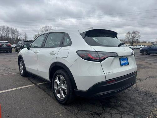Platinum White Pearl 2025 Honda HR-V LX