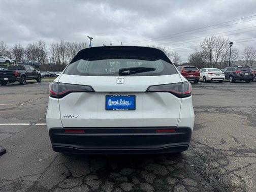 Platinum White Pearl 2025 Honda HR-V LX