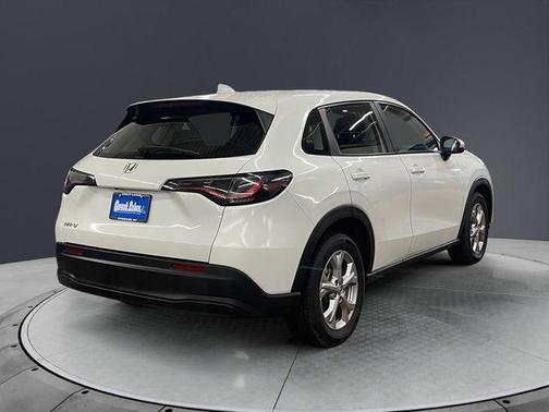 Platinum White Pearl 2025 Honda HR-V LX
