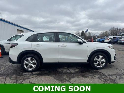 Platinum White Pearl 2025 Honda HR-V LX