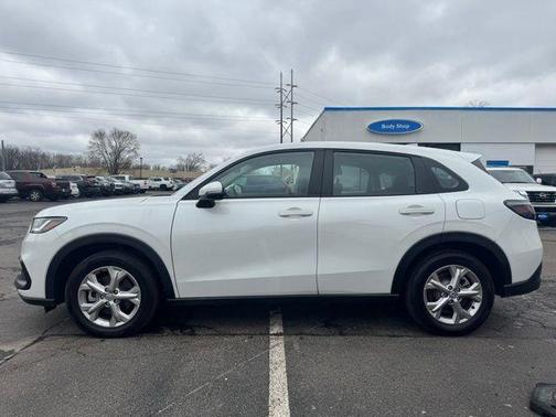 Platinum White Pearl 2025 Honda HR-V LX