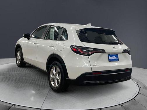 Platinum White Pearl 2025 Honda HR-V LX