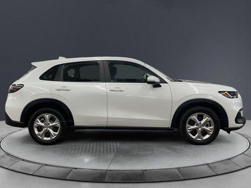 Platinum White Pearl 2025 Honda HR-V LX