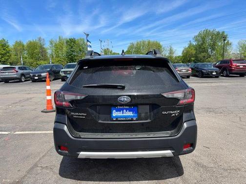Crystal Black Silica 2024 Subaru Outback Limited XT