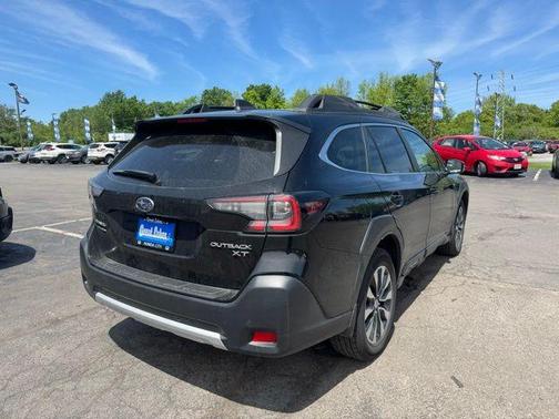 Crystal Black Silica 2024 Subaru Outback Limited XT