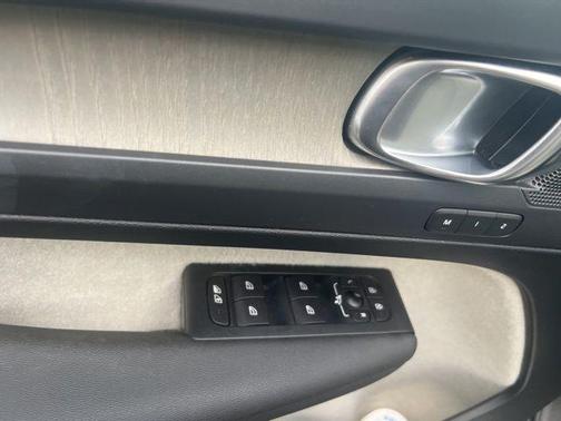 Luminous Sand Metallic 2019 Volvo XC40 T5 Inscription