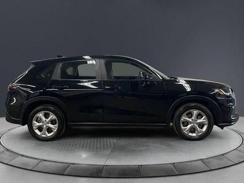 Crystal Black Pearl 2025 Honda HR-V LX