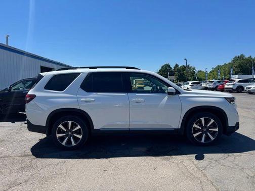 Platinum White Pearl 2024 Honda Pilot Touring