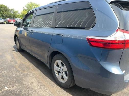 2016 Toyota Sienna LE