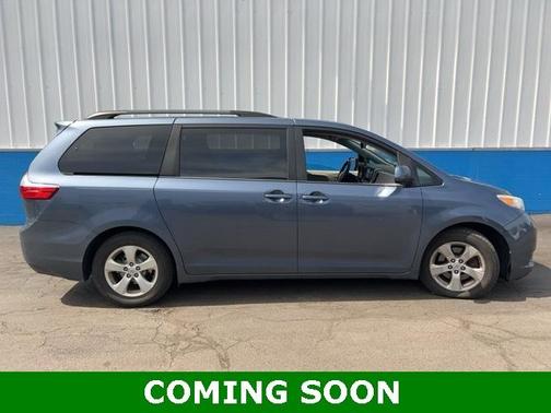 2016 Toyota Sienna LE