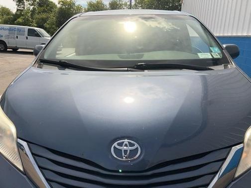 2016 Toyota Sienna LE