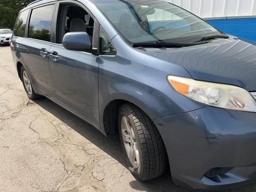 2016 Toyota Sienna LE