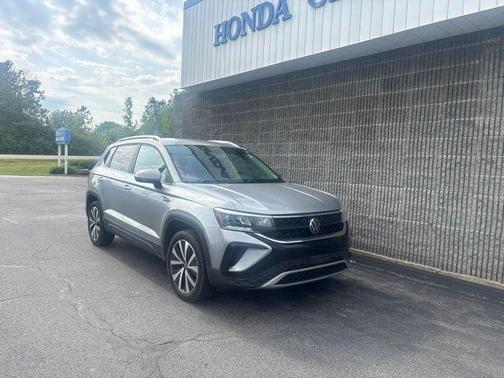 Pyrite Silver Metallic 2022 Volkswagen Taos 1.5T SE
