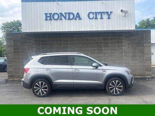 Pyrite Silver Metallic 2022 Volkswagen Taos 1.5T SE