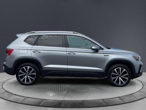 Pyrite Silver Metallic 2022 Volkswagen Taos 1.5T SE