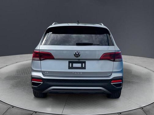 Pyrite Silver Metallic 2022 Volkswagen Taos 1.5T SE