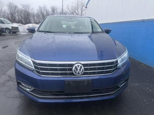 2017 Volkswagen Passat 1.8T SE w/Technology