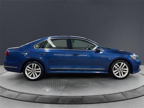 2017 Volkswagen Passat 1.8T SE w/Technology