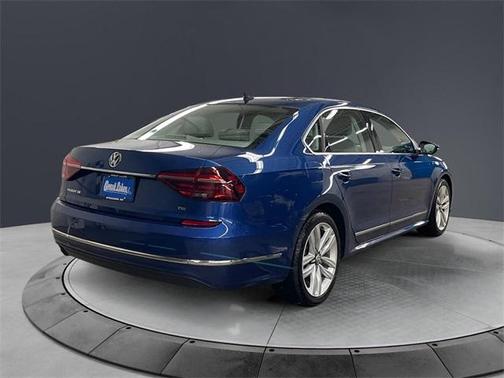 2017 Volkswagen Passat 1.8T SE w/Technology
