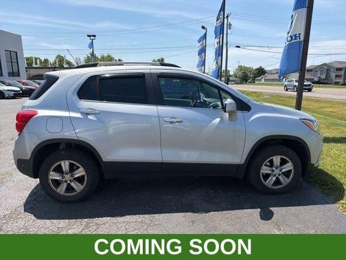 Silver Ice Metallic 2017 Chevrolet Trax LT