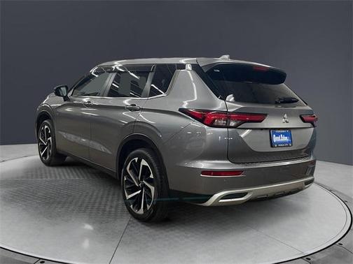2023 Mitsubishi Outlander SE