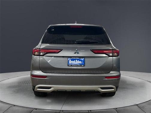 2023 Mitsubishi Outlander SE