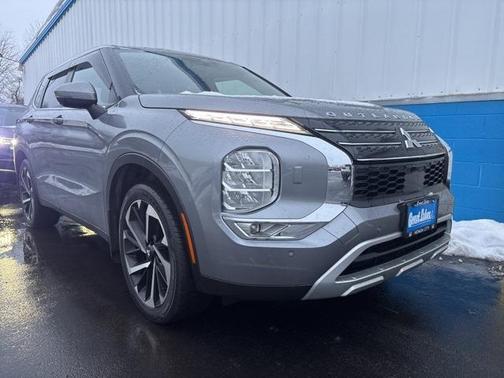 2023 Mitsubishi Outlander SE