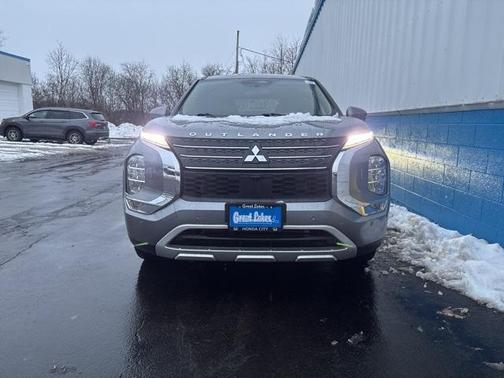 2023 Mitsubishi Outlander SE